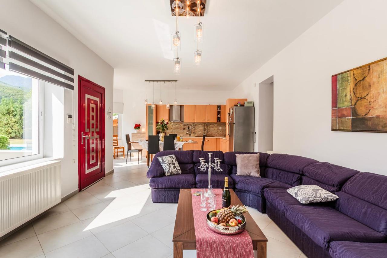 Villa Stymfalia - Luxury Mansion With Private Pool Karteri  ภายนอก รูปภาพ